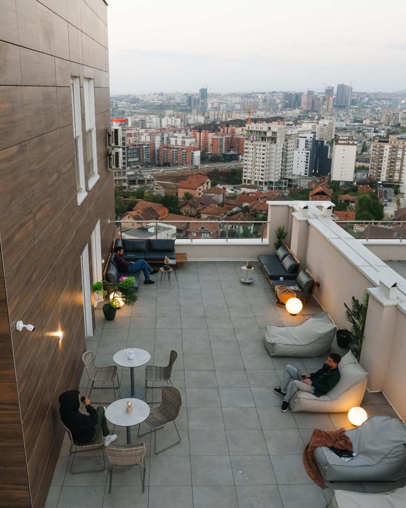 Etern Apart Hotel Priştine Dış mekan fotoğraf